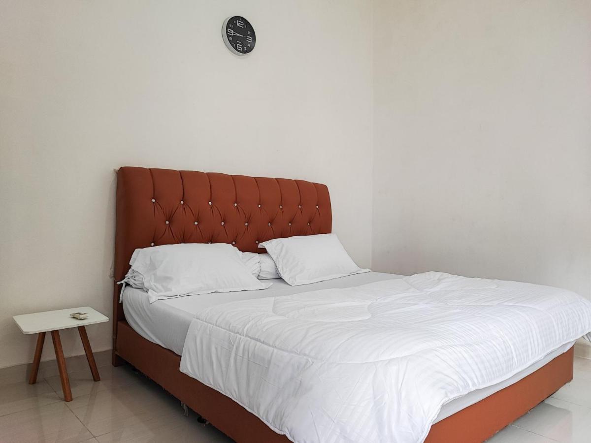 Adela Homestay Syariah Near Universitas Muhammadiyah Jambi Mitra Reddoorz Exteriör bild