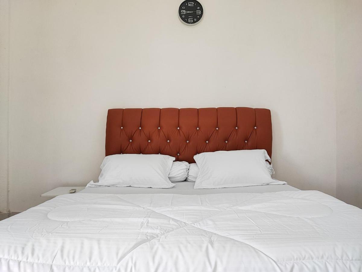 Adela Homestay Syariah Near Universitas Muhammadiyah Jambi Mitra Reddoorz Exteriör bild